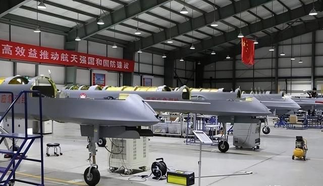 Pg电子游戏：国产自用版彩虹4B无人机亮相？陆军首次装备(图2)