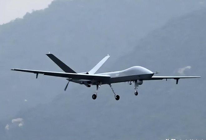 Pg电子游戏：比美国更快！中国无人航空母机首飞倒计时蜂群打击体系是亮点(图13)
