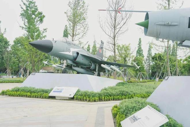 Pg电子平台：解密！惊艳阅兵式的歼-20S为什么是“青羊造”？(图3)