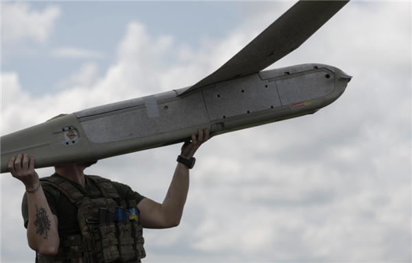 Pg电子游戏：战争里的人：4条命能换1架无人机(图3)