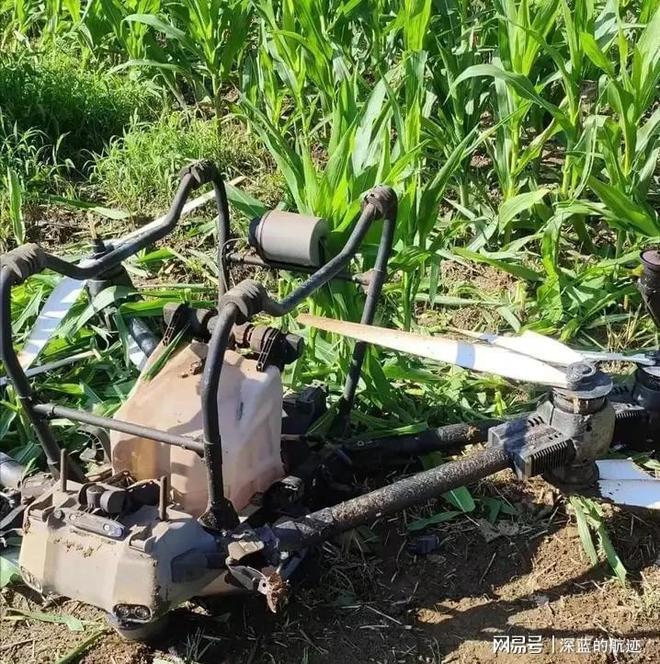 Pg电子平台：无人机成新农具却炸机不断！东北农民哭诉：增产了为啥没赚钱？(图2)