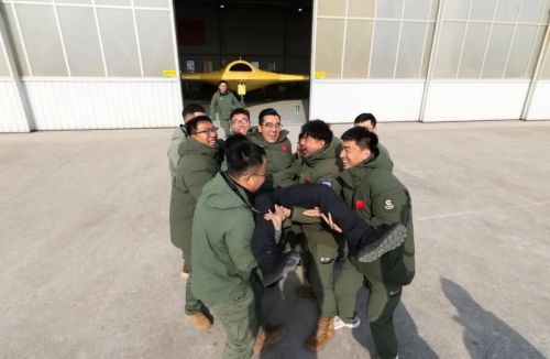 Pg电子平台：厉害在哪里？中国大飞翼彩虹-7隐身无人机成功首飞！出口哪些国家性能不过剩吗？(图12)