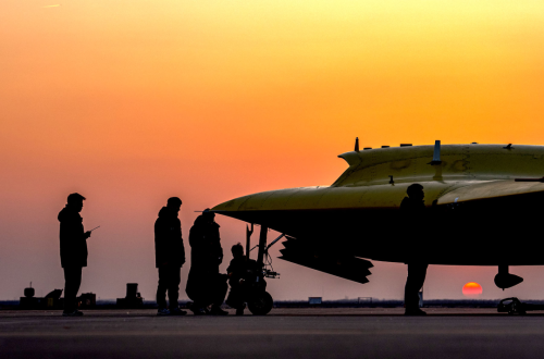 Pg电子平台：厉害在哪里？中国大飞翼彩虹-7隐身无人机成功首飞！出口哪些国家性能不过剩吗？(图13)