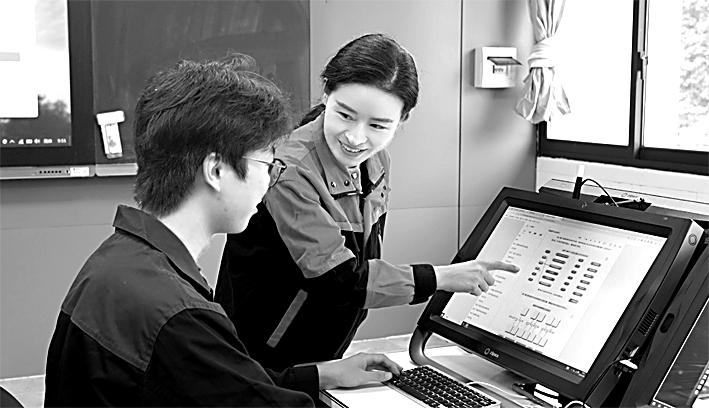 Pg电子平台：破解“看得见、做不好”难题——高技能人才培养让产业前沿与教育课堂“握手”(图2)