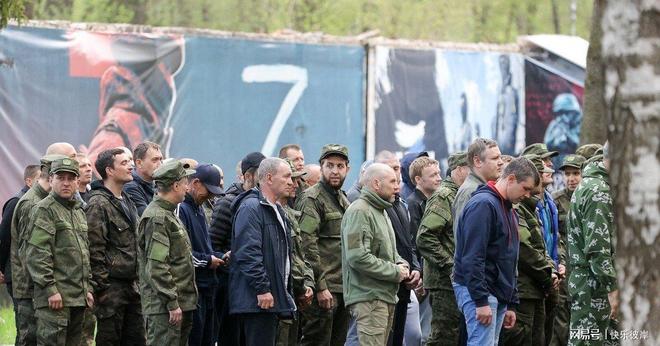 Pg电子游戏平台：20万士兵当逃兵60岁老人上战场俄乌打了四年终于打不动了(图12)