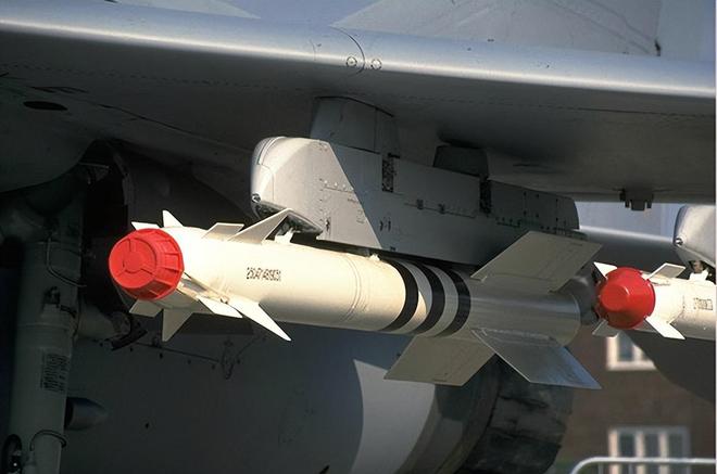 Pg电子游戏平台：农用机挂导弹升空俄无人机遭奇袭低空猎杀显神威(图2)