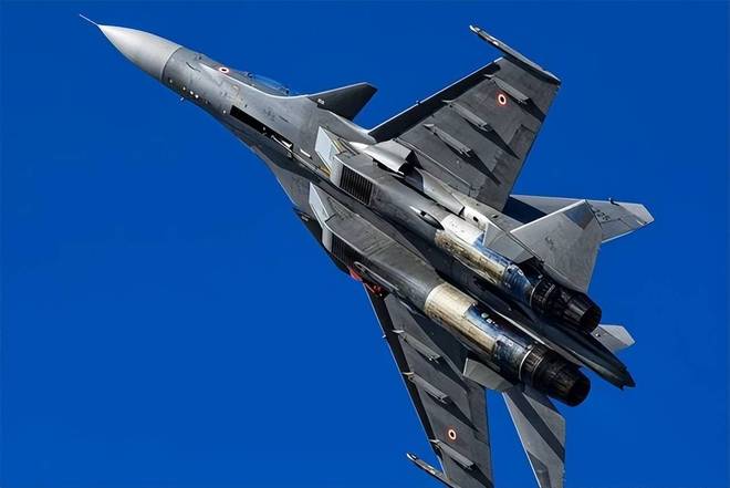 Pg电子游戏平台：农用机挂导弹升空俄无人机遭奇袭低空猎杀显神威(图3)