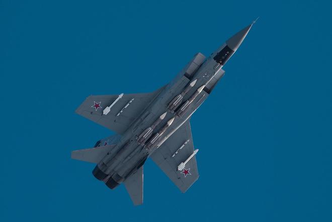 Pg电子游戏平台：农用机挂导弹升空俄无人机遭奇袭低空猎杀显神威(图7)