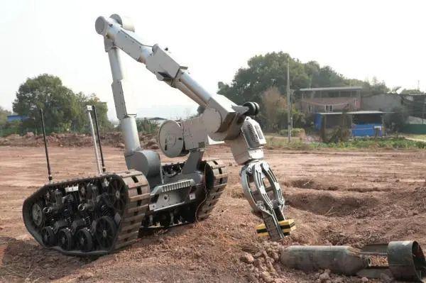 Pg电子游戏平台：直击！机器人远程排爆(图2)